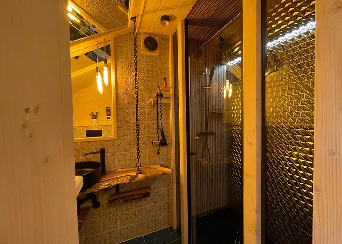 Viking Shelter With Jacuzzi