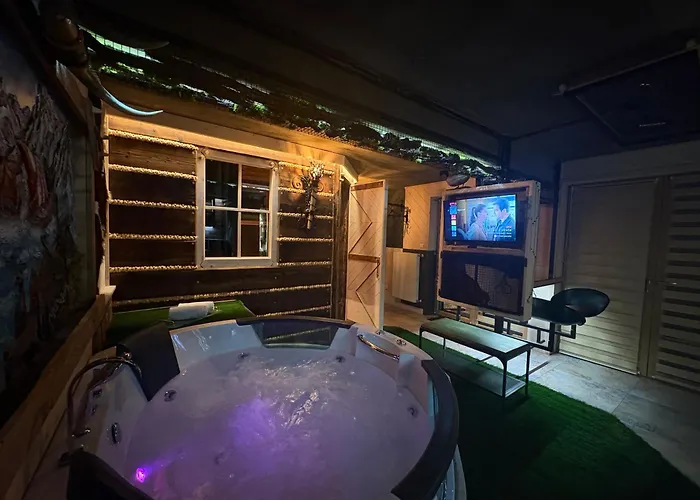 Viking Shelter With Jacuzzi